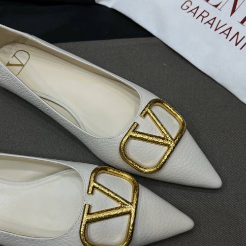 Valentino 荔枝紋尖頭平底鞋