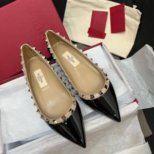 Valentino 尖頭鉚釘平底鞋