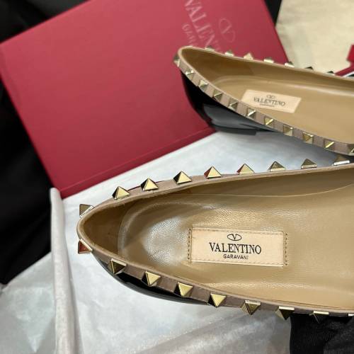 Valentino 尖頭鉚釘平底鞋