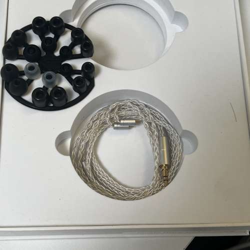 64 Audio fourte blanc
