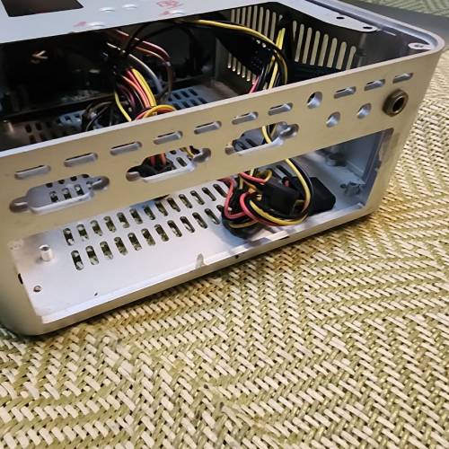 20cm x 20cm itx 鋁金屬電腦機箱