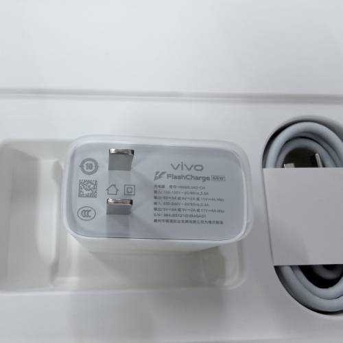 全新 VIVO 原裝 66W FlashCharge 充電器連充電線