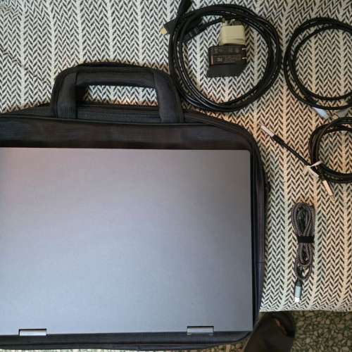DUOONE: Duo-Monitor Foldable 16.5"