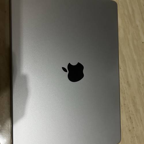 apple macbookpro m3pro 14寸 36G 512 銀