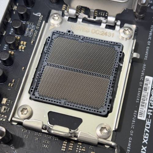 ROG STRIX X670E-A GAMING WIFI 主機板