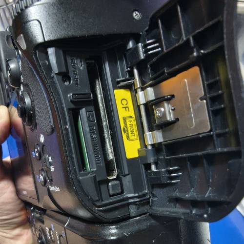 Sony A900全幅單反相機+直倒電池手柄，不是無反