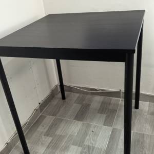 IKEA SANDSBERG 檯, 黑色, 67x67 厘米