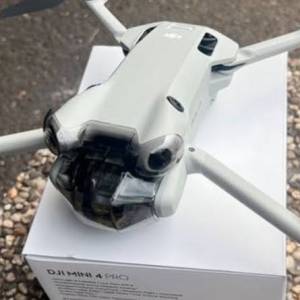DJI Mini 4 Pro (DJI RC 2 Screen Controller) &ndash; Mint Condition, Extra Batteries