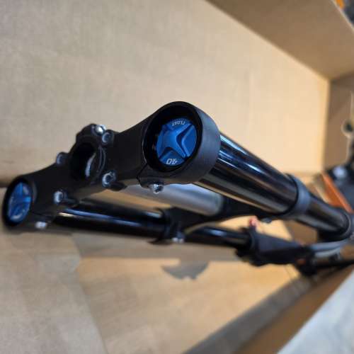 新淨 Fox 40  Elite 全黑版孖膊頭叉 27.5&ldquo;頭 fork