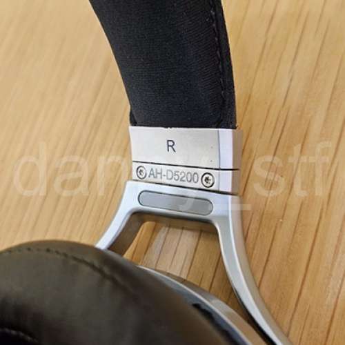 DENON AH-D5200 天然斑馬木外殼封閉式耳機 Premium over-ear Headphones