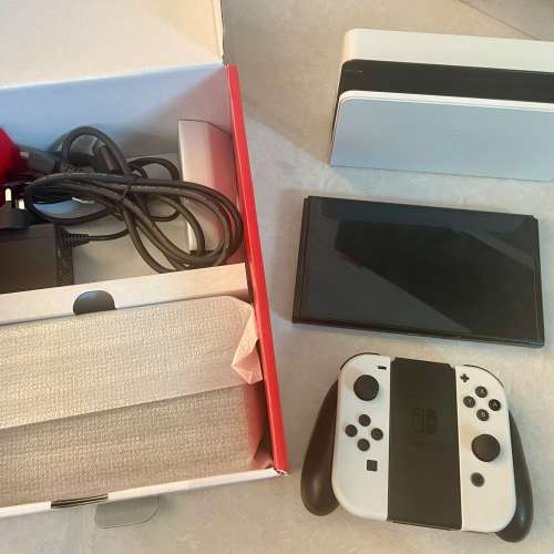Nintendo Switch OLED 白色兩個手掣