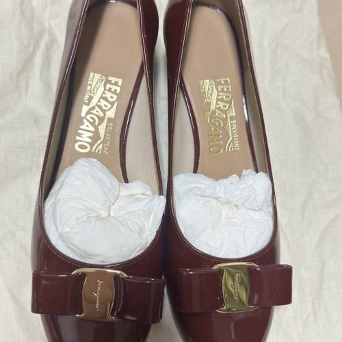 全新Ferragamo酒紅色蝴蝶粗跟鞋 size 38