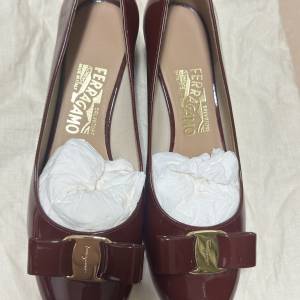 全新Ferragamo酒紅色蝴蝶粗跟鞋 size 38