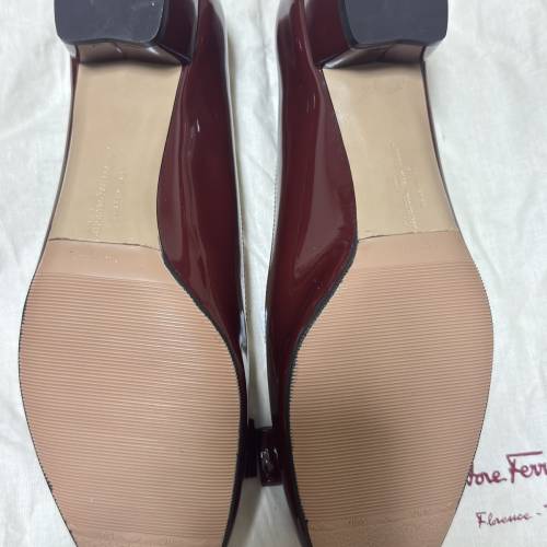 全新Ferragamo酒紅色蝴蝶粗跟鞋 size 38