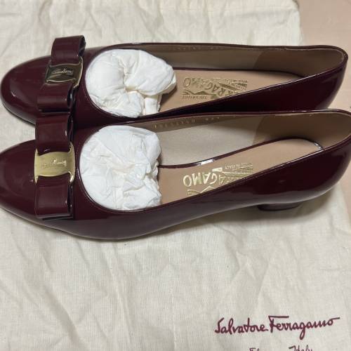 全新Ferragamo酒紅色蝴蝶粗跟鞋 size 38
