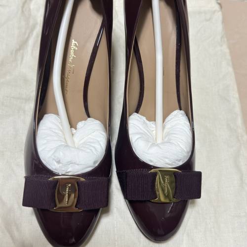 Ferragamo全新漆皮蝴蝶高跟鞋 Size 38