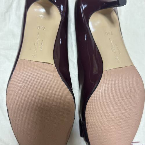 Ferragamo全新漆皮蝴蝶高跟鞋 Size 38