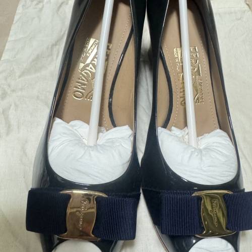 Ferragamo Sissi 漆皮坡跟鞋size 38