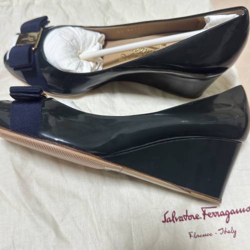 Ferragamo Sissi 漆皮坡跟鞋size 38