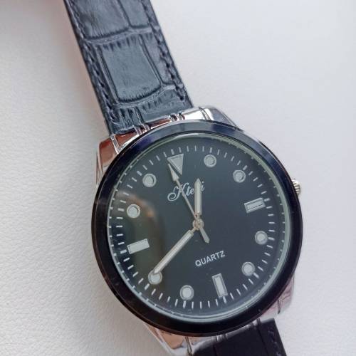 ⌚ 𝙑𝙞𝙣𝙩𝙖𝙜𝙚 「𝙆𝙩𝙚𝙫𝙞」品牌的「𝙌𝙐𝘼𝙍𝙏𝙕」石英手錶