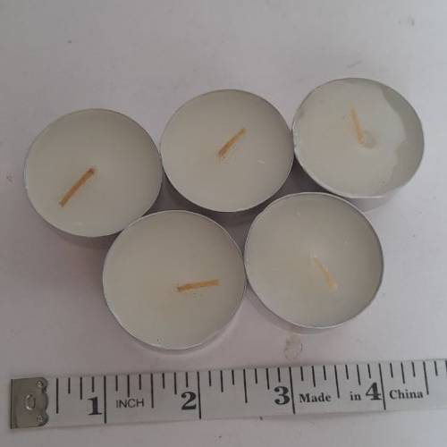 清貨出售一手二十三支香薰油,約八成滿。共售三百元原價每支六十元，另加送五支小蠟...