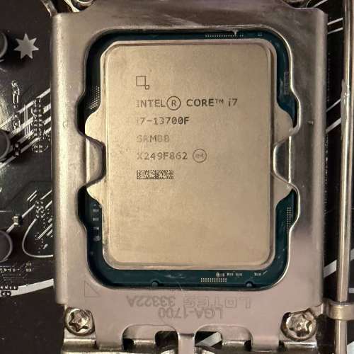 intel i7 13700F 有盒有單