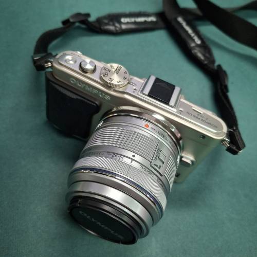 OLYMPUS E-PL6 + 14-42 II R