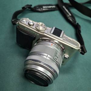 OLYMPUS E-PL6 + 14-42 II R