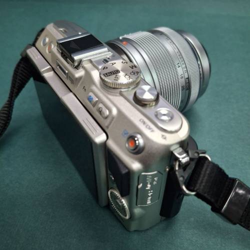 OLYMPUS E-PL6 + 14-42 II R