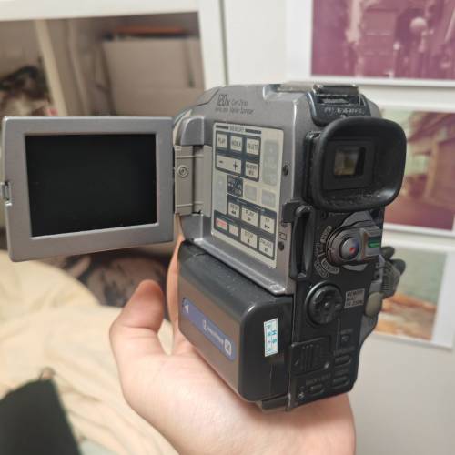 SONY handycam DCR-PC115