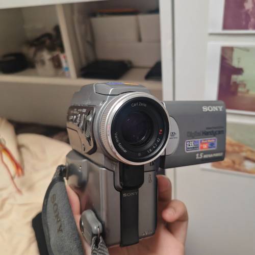 SONY handycam DCR-PC115