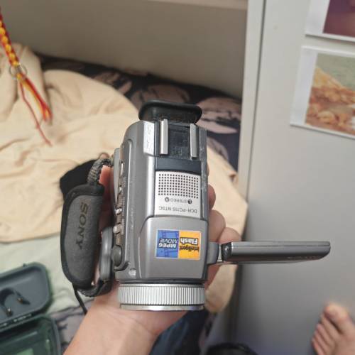 SONY handycam DCR-PC115