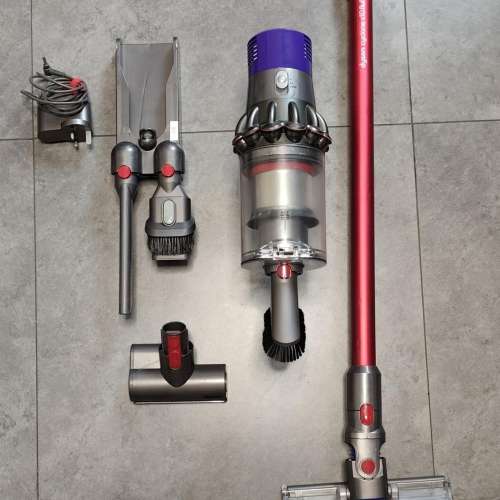 Dyson V10 Vacuum Cleaner in good condition