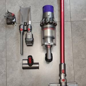 Dyson V10 Vacuum Cleaner in good condition