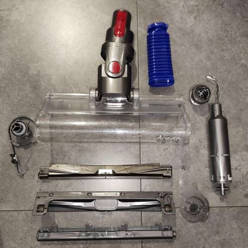 Dyson V10 Vacuum Cleaner in good condition