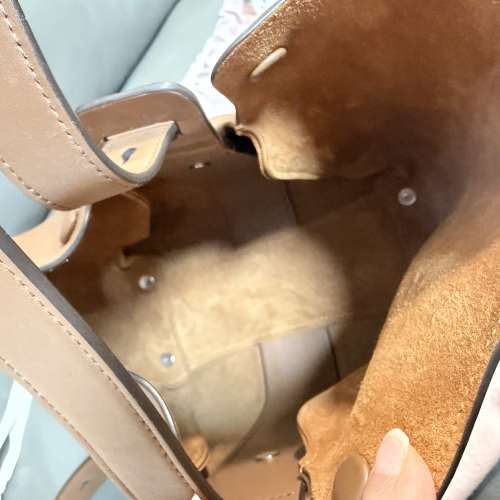 Advene The Age Bag 皮革三角手袋 (焦糖色)