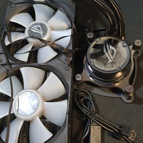 ROG Strix LC 360 RGB一體式水冷式CPU散熱器