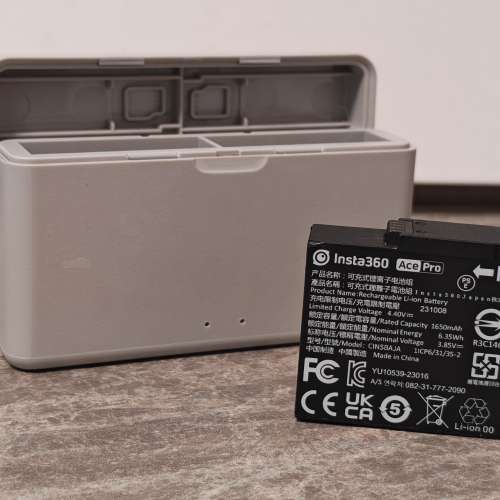 Insta 360 Ace Pro系列1650mAh 原裝電 連充電盒
