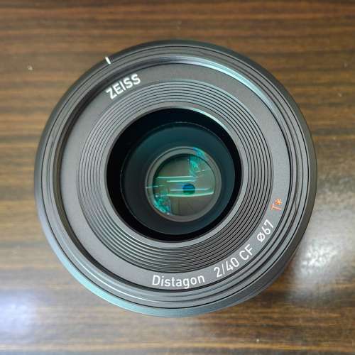 新嘅一樣 ZEISS Batis 40mm f/2 CF 香港行貨 有單有盒 保養至 2027 年 12 月