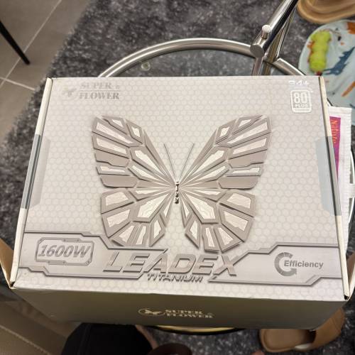 Super Flower Leadex Titanium 1600w 火牛