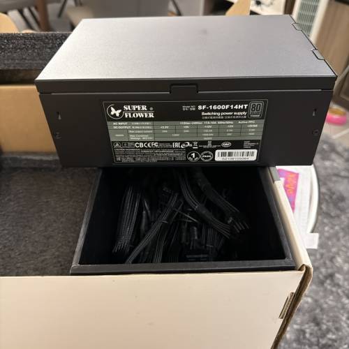 Super Flower Leadex Titanium 1600w 火牛