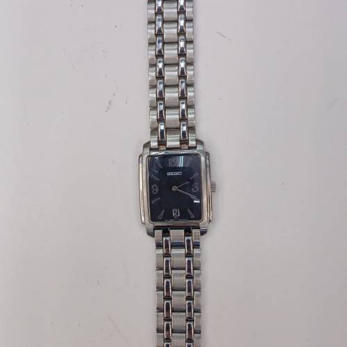 罕有全新Seiko Curved  Tank Quartz Watch