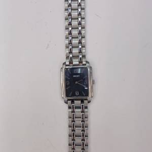 罕有全新Seiko Curved  Tank Quartz Watch