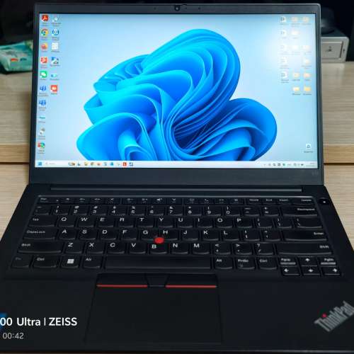 ThinkPad E14 - Core i7 1165G7 @ 2.8 GHz  512B GB SSD 16GB RAM - 14" IPS FHD LED