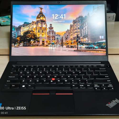 ThinkPad E14 - Core i7 1165G7 @ 2.8 GHz  512B GB SSD 16GB RAM - 14" IPS FHD LED