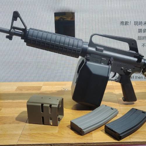 MARUI AR15 +連大彈箱+2匣 + 孖匣器