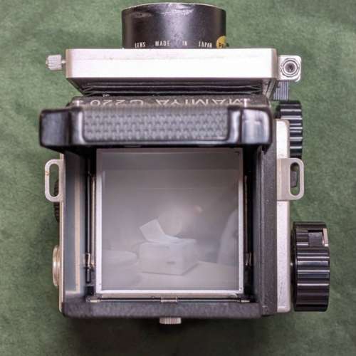 MAMIYA C220 + 80mm f3.7