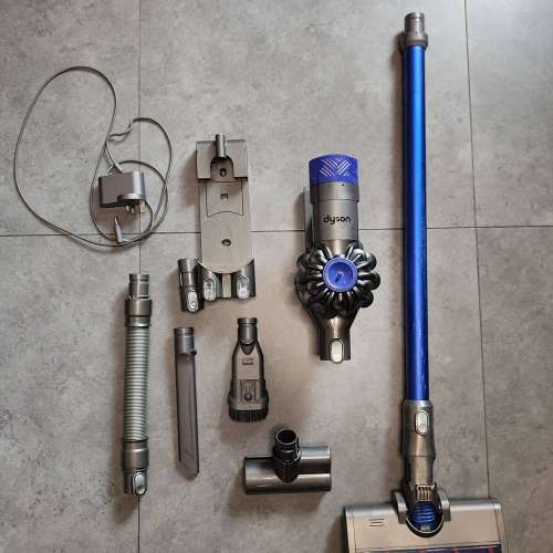 Dyson V6 無綫吸塵機一套 $480-$550