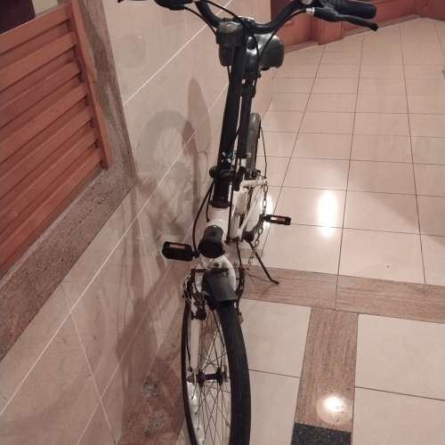 B-TWIN tilt 120 成人單車一部 ，20吋，6 速，可摺。