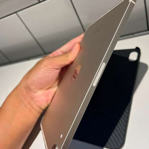 5G 版iPad mini7 128gb，電池健康度100，全套齊送碳纖維機殼！4000不議！